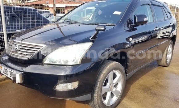 Gura Yakoze Toyota Harrier Black Imodoka i Kampala mu Uganda Gura Yakoze Toyota Harrier Black Imodoka i Kampala mu Uganda
