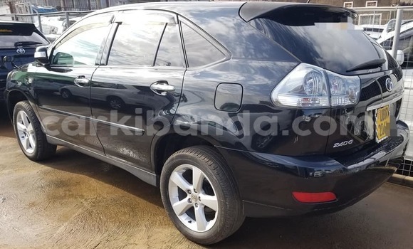 Gura Yakoze Toyota Harrier Black Imodoka i Kampala mu Uganda Gura Yakoze Toyota Harrier Black Imodoka i Kampala mu Uganda