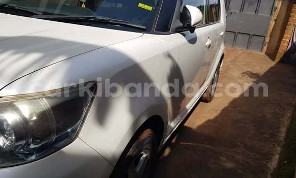 Gura Yakoze Toyota Corolla Rumion Other Imodoka i Bugembe mu Eastern Gura Yakoze Toyota Corolla Rumion Other Imodoka i Bugembe mu Eastern