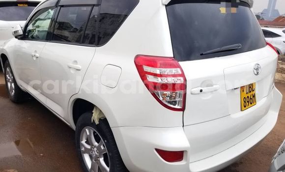 Gura Yakoze Toyota Land Cruiser White Imodoka i Kampala mu Uganda Gura Yakoze Toyota Land Cruiser White Imodoka i Kampala mu Uganda