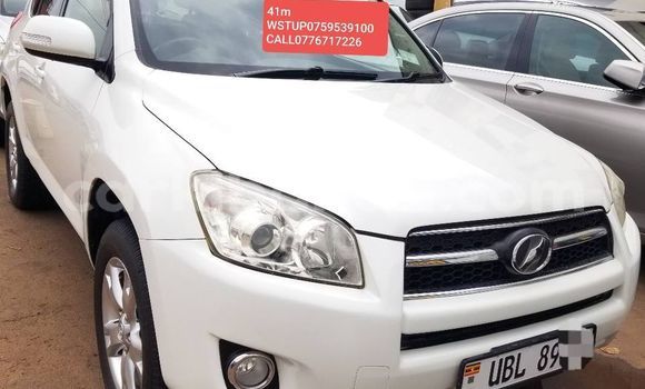 Gura Yakoze Toyota Land Cruiser White Imodoka i Kampala mu Uganda Gura Yakoze Toyota Land Cruiser White Imodoka i Kampala mu Uganda