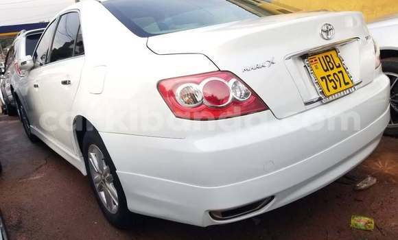 Gura Yakoze Toyota Mark X White Imodoka i Bombo mu Central Gura Yakoze Toyota Mark X White Imodoka i Bombo mu Central