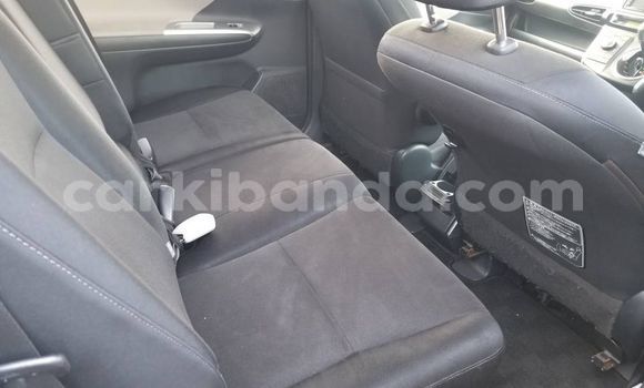 Gura Yakoze Toyota Wish White Imodoka i Busembatia mu Eastern Gura Yakoze Toyota Wish White Imodoka i Busembatia mu Eastern