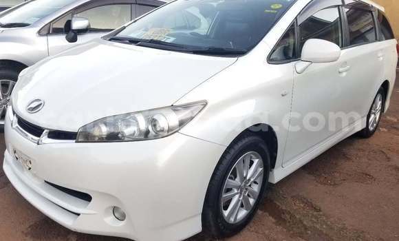 Gura Yakoze Toyota Wish White Imodoka i Busembatia mu Eastern Gura Yakoze Toyota Wish White Imodoka i Busembatia mu Eastern