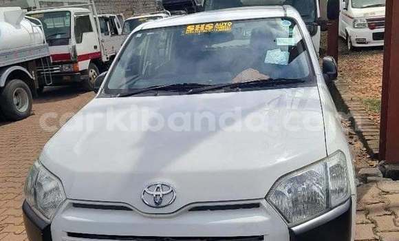 Buy Used Toyota Probox White Car in Bugiri in Eastern
