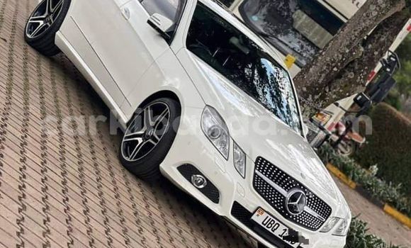 Gura Yakoze Mercedes-Benz C-Classe White Imodoka i Bugiri mu Eastern