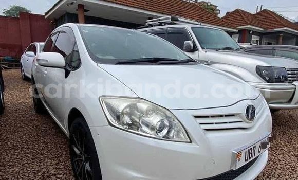 Buy Used Toyota Auris White Car in Bugembe in Eastern
