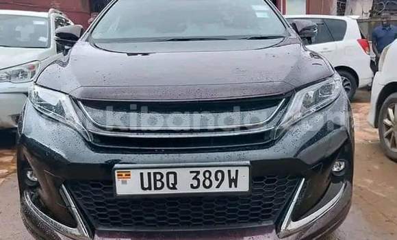Nunua Ilio tumika Toyota Harrier Nyeusi Gari ndani ya Bugembe nchini Mashariki