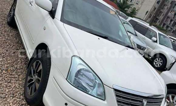 Nunua Ilio tumika Toyota Premio Nyeupe Gari ndani ya Bundibugyo nchini Magharibi