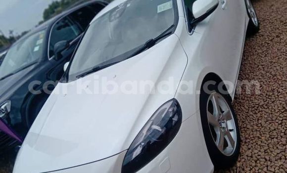 Gura Yakoze Volvo 480 White Imodoka i Bugiri mu Eastern