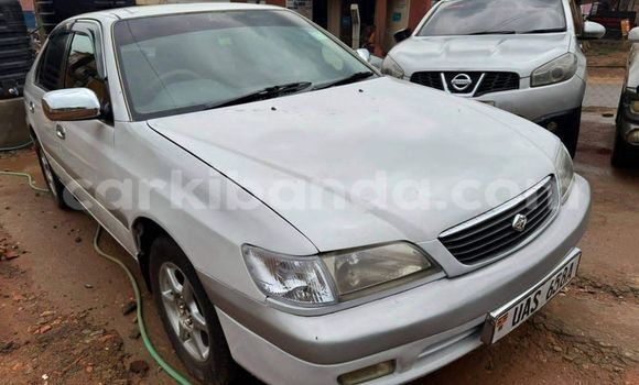 Gura Yakoze Toyota Premio White Imodoka i Bugembe mu Eastern