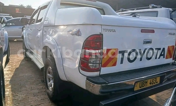 Nunua Ilio tumika Toyota Hiluxe VIGO Nyeupe Gari ndani ya Bugiri nchini Mashariki Nunua Ilio tumika Toyota Hiluxe VIGO Nyeupe Gari ndani ya Bugiri nchini Mashariki