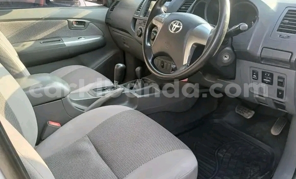 Nunua Ilio tumika Toyota Hiluxe VIGO Nyeupe Gari ndani ya Bugiri nchini Mashariki Nunua Ilio tumika Toyota Hiluxe VIGO Nyeupe Gari ndani ya Bugiri nchini Mashariki
