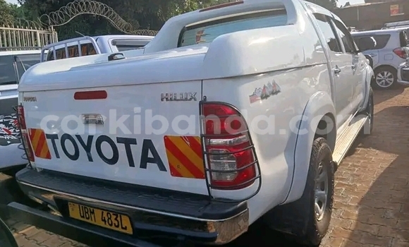 Nunua Ilio tumika Toyota Hiluxe VIGO Nyeupe Gari ndani ya Bugiri nchini Mashariki Nunua Ilio tumika Toyota Hiluxe VIGO Nyeupe Gari ndani ya Bugiri nchini Mashariki