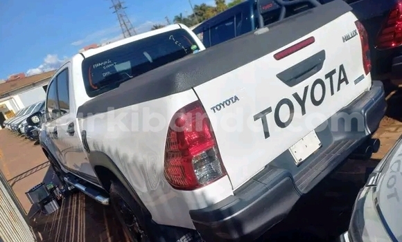 Nunua Ilio tumika Toyota Hilux Nyeupe Gari ndani ya Jinja nchini Uganda Nunua Ilio tumika Toyota Hilux Nyeupe Gari ndani ya Jinja nchini Uganda