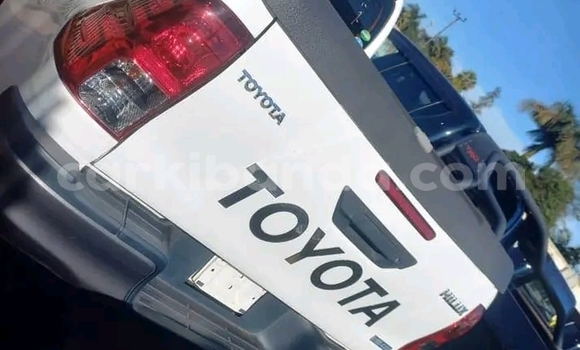 Nunua Ilio tumika Toyota Hilux Nyeupe Gari ndani ya Jinja nchini Uganda Nunua Ilio tumika Toyota Hilux Nyeupe Gari ndani ya Jinja nchini Uganda