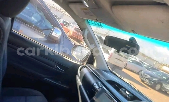 Nunua Ilio tumika Toyota Hilux Nyeupe Gari ndani ya Jinja nchini Uganda Nunua Ilio tumika Toyota Hilux Nyeupe Gari ndani ya Jinja nchini Uganda