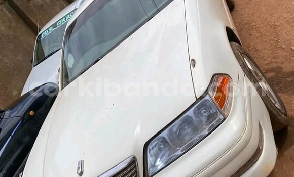 Nunua Ilio tumika Toyota Mark II Nyeupe Gari ndani ya Amudat nchini Kaskazini Nunua Ilio tumika Toyota Mark II Nyeupe Gari ndani ya Amudat nchini Kaskazini
