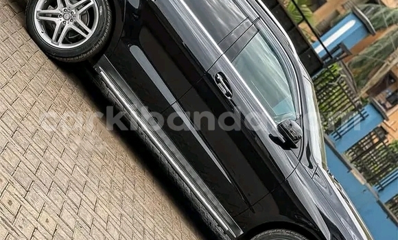 Nunua Ilio tumika Mercedes‒Benz ML–Class Nyeusi Gari ndani ya Hima nchini Magharibi Nunua Ilio tumika Mercedes‒Benz ML–Class Nyeusi Gari ndani ya Hima nchini Magharibi
