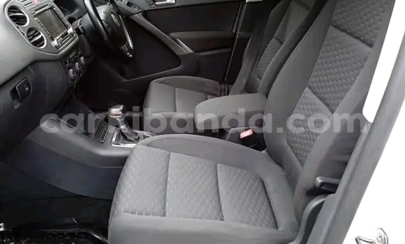Nunua Ilio tumika Volkswagen Tiguan Nyeupe Gari ndani ya Bugiri nchini Mashariki Nunua Ilio tumika Volkswagen Tiguan Nyeupe Gari ndani ya Bugiri nchini Mashariki