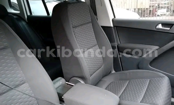 Nunua Ilio tumika Volkswagen Tiguan Nyeupe Gari ndani ya Bugiri nchini Mashariki Nunua Ilio tumika Volkswagen Tiguan Nyeupe Gari ndani ya Bugiri nchini Mashariki