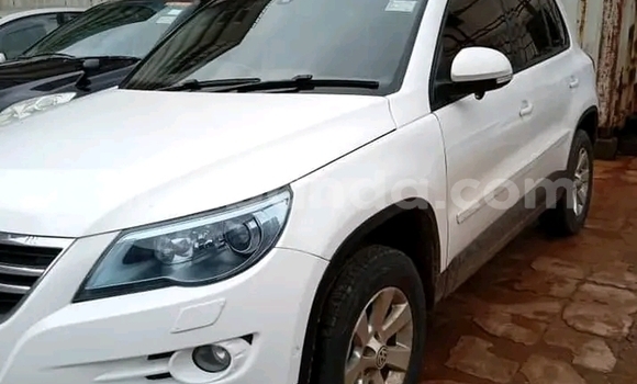 Nunua Ilio tumika Volkswagen Tiguan Nyeupe Gari ndani ya Bugiri nchini Mashariki Nunua Ilio tumika Volkswagen Tiguan Nyeupe Gari ndani ya Bugiri nchini Mashariki