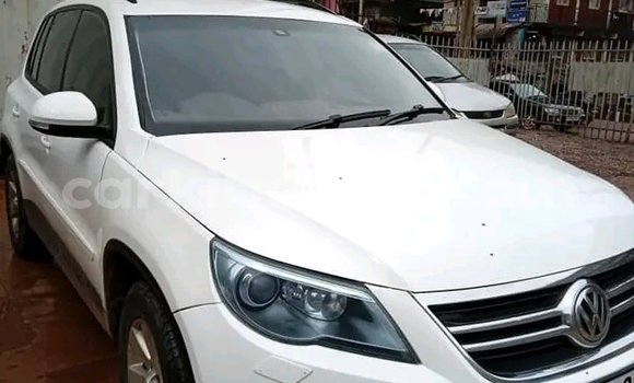 Nunua Ilio tumika Volkswagen Tiguan Nyeupe Gari ndani ya Bugiri nchini Mashariki Nunua Ilio tumika Volkswagen Tiguan Nyeupe Gari ndani ya Bugiri nchini Mashariki