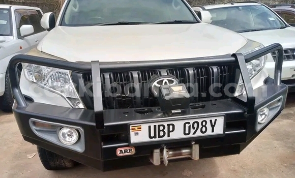 Nunua Ilio tumika Toyota Land Cruiser Prado Nyeupe Gari ndani ya Bugiri nchini Mashariki Nunua Ilio tumika Toyota Land Cruiser Prado Nyeupe Gari ndani ya Bugiri nchini Mashariki