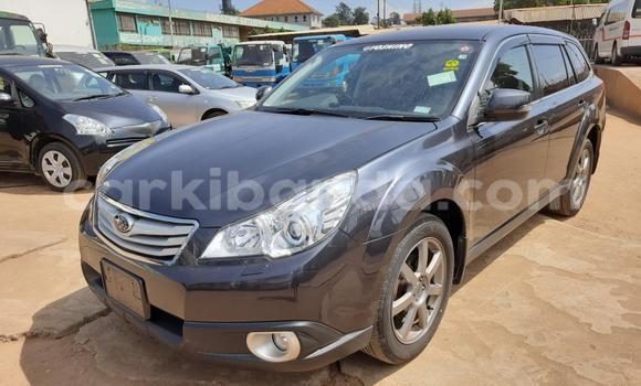 Nunua Imported Subaru Outback Nyeusi Gari ndani ya Kampala nchini Uganda Nunua Imported Subaru Outback Nyeusi Gari ndani ya Kampala nchini Uganda