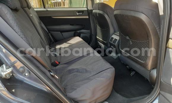 Nunua Imported Subaru Outback Nyeusi Gari ndani ya Kampala nchini Uganda Nunua Imported Subaru Outback Nyeusi Gari ndani ya Kampala nchini Uganda
