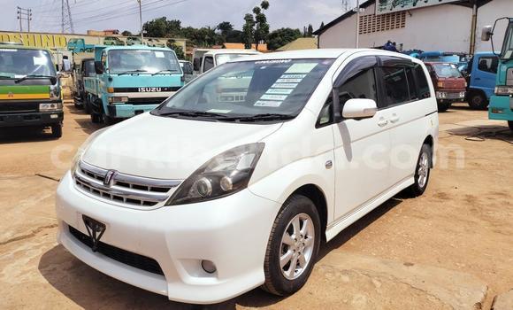 Nunua Imported Toyota ISis Nyeupe Gari ndani ya Kampala nchini Uganda Nunua Imported Toyota ISis Nyeupe Gari ndani ya Kampala nchini Uganda