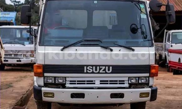 Buy Used Isuzu Bighorn White Truck in Kampala in Uganda Buy Used Isuzu Bighorn White Truck in Kampala in Uganda