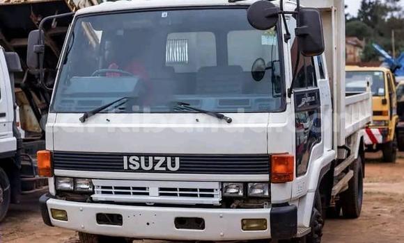 Buy Used Isuzu Bighorn White Truck in Kampala in Uganda Buy Used Isuzu Bighorn White Truck in Kampala in Uganda