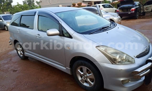 Nunua Ilio tumika Toyota Wish Fedha Gari ndani ya Kampala nchini Uganda Nunua Ilio tumika Toyota Wish Fedha Gari ndani ya Kampala nchini Uganda