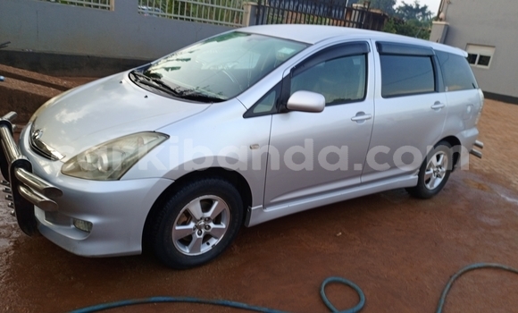 Gura Yakoze Toyota Wish Silver Imodoka i Kampala mu Uganda Gura Yakoze Toyota Wish Silver Imodoka i Kampala mu Uganda