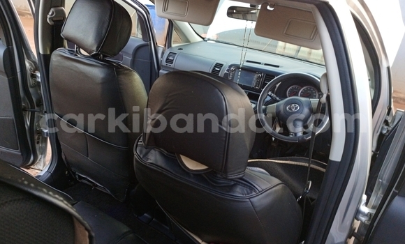 Gura Yakoze Toyota Wish Silver Imodoka i Kampala mu Uganda Gura Yakoze Toyota Wish Silver Imodoka i Kampala mu Uganda