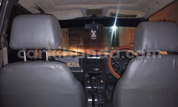 Gura Yakoze Suzuki Grand Vitara Black Imodoka i Kampala mu Uganda