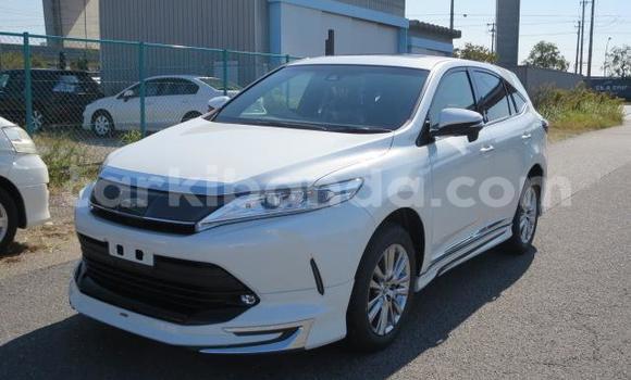 Nunua Ilio tumika Toyota Harrier Nyeupe Gari ndani ya Kampala nchini Uganda Nunua Ilio tumika Toyota Harrier Nyeupe Gari ndani ya Kampala nchini Uganda