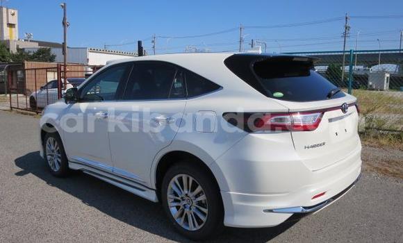 Nunua Ilio tumika Toyota Harrier Nyeupe Gari ndani ya Kampala nchini Uganda Nunua Ilio tumika Toyota Harrier Nyeupe Gari ndani ya Kampala nchini Uganda