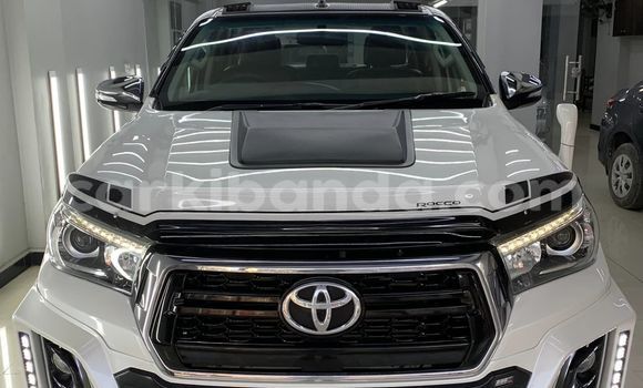 Nunua Imported Toyota Hiluxe Revo Nyeupe Gari ndani ya Kampala nchini Uganda Nunua Imported Toyota Hiluxe Revo Nyeupe Gari ndani ya Kampala nchini Uganda