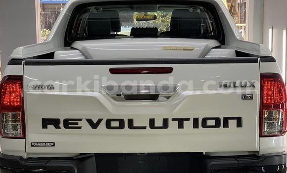 Nunua Imported Toyota Hiluxe Revo Nyeupe Gari ndani ya Kampala nchini Uganda Nunua Imported Toyota Hiluxe Revo Nyeupe Gari ndani ya Kampala nchini Uganda