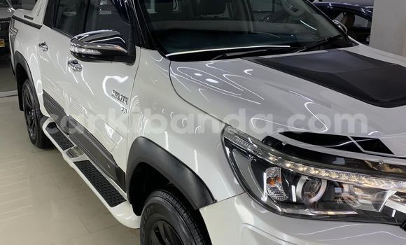 Nunua Imported Toyota Hiluxe Revo Nyeupe Gari ndani ya Kampala nchini Uganda Nunua Imported Toyota Hiluxe Revo Nyeupe Gari ndani ya Kampala nchini Uganda