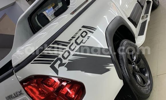 Nunua Imported Toyota Hiluxe Revo Nyeupe Gari ndani ya Kampala nchini Uganda Nunua Imported Toyota Hiluxe Revo Nyeupe Gari ndani ya Kampala nchini Uganda