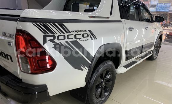 Nunua Imported Toyota Hiluxe Revo Nyeupe Gari ndani ya Kampala nchini Uganda Nunua Imported Toyota Hiluxe Revo Nyeupe Gari ndani ya Kampala nchini Uganda