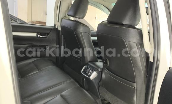 Nunua Imported Toyota Hiluxe Revo Nyeupe Gari ndani ya Kampala nchini Uganda Nunua Imported Toyota Hiluxe Revo Nyeupe Gari ndani ya Kampala nchini Uganda