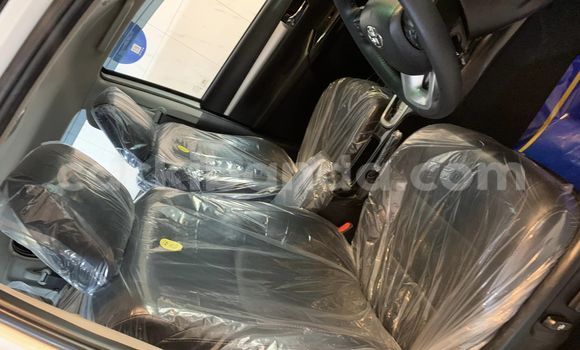 Nunua Imported Toyota Hiluxe Revo Nyeupe Gari ndani ya Kampala nchini Uganda Nunua Imported Toyota Hiluxe Revo Nyeupe Gari ndani ya Kampala nchini Uganda