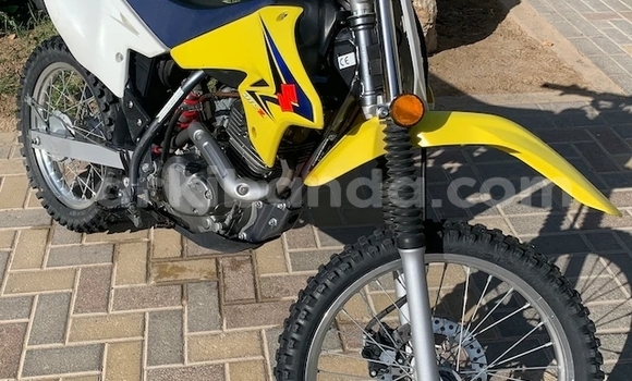 Acheter Occasion Moto Suzuki DR-Z Beige à Kampala, Ouganda