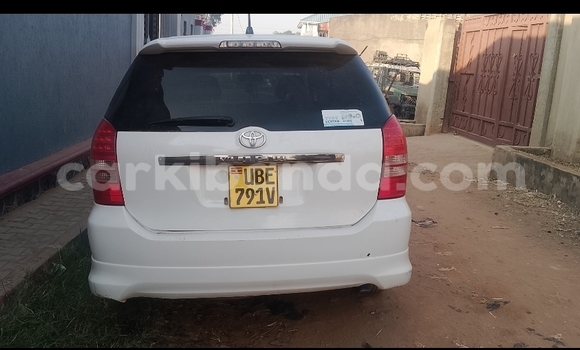 Acheter Occasion Voiture Toyota Wish Blanc à Arua, Ouganda