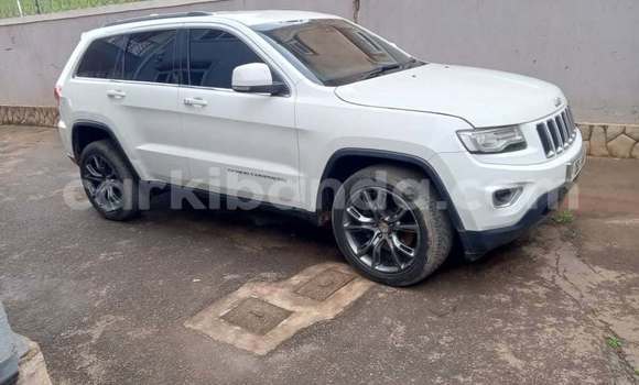 Gura Yakoze Jeep Cherokee White Imodoka i Kampala mu Uganda Gura Yakoze Jeep Cherokee White Imodoka i Kampala mu Uganda