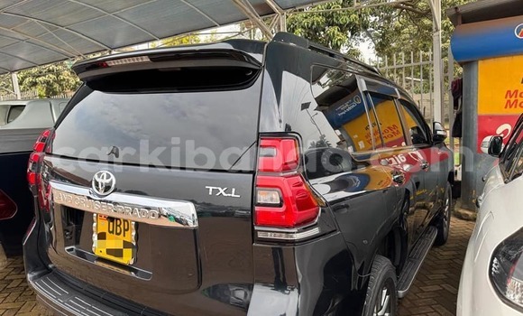 Gura Yakoze Toyota Land Cruiser Prado Black Imodoka i Kampala mu Uganda Gura Yakoze Toyota Land Cruiser Prado Black Imodoka i Kampala mu Uganda